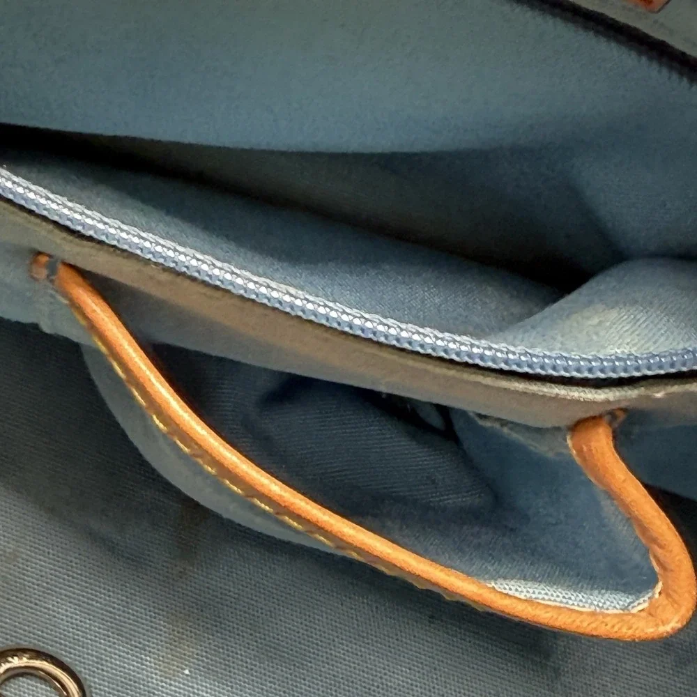 Dooney & Bourke up sale
